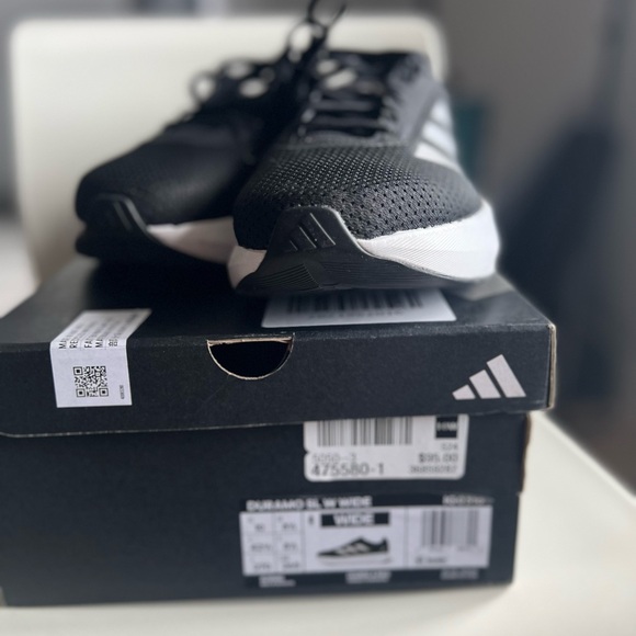 Adidas duranmo sl wide size 10. Worn once - Picture 3 of 4